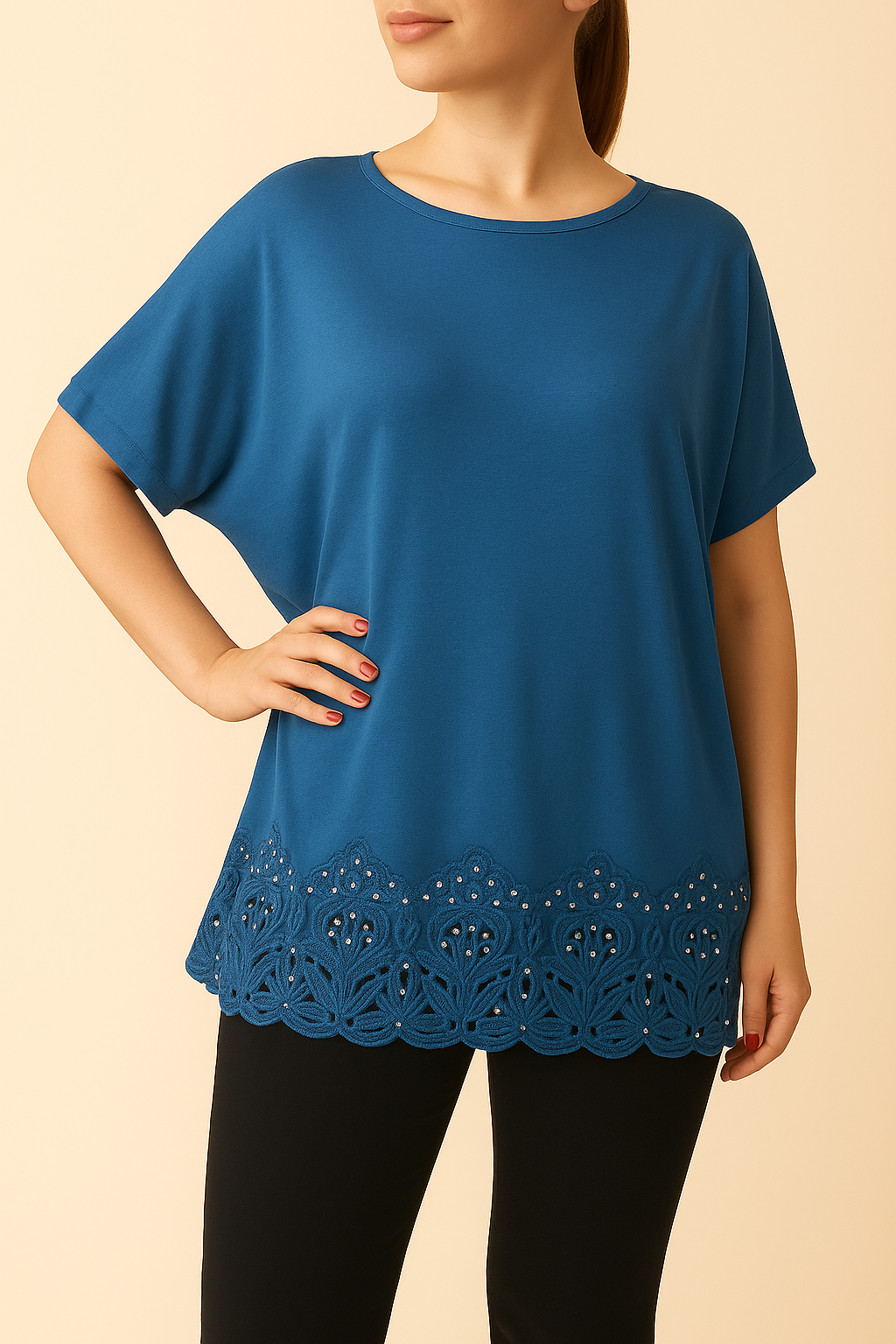 Maglia con ricamo sul fondo