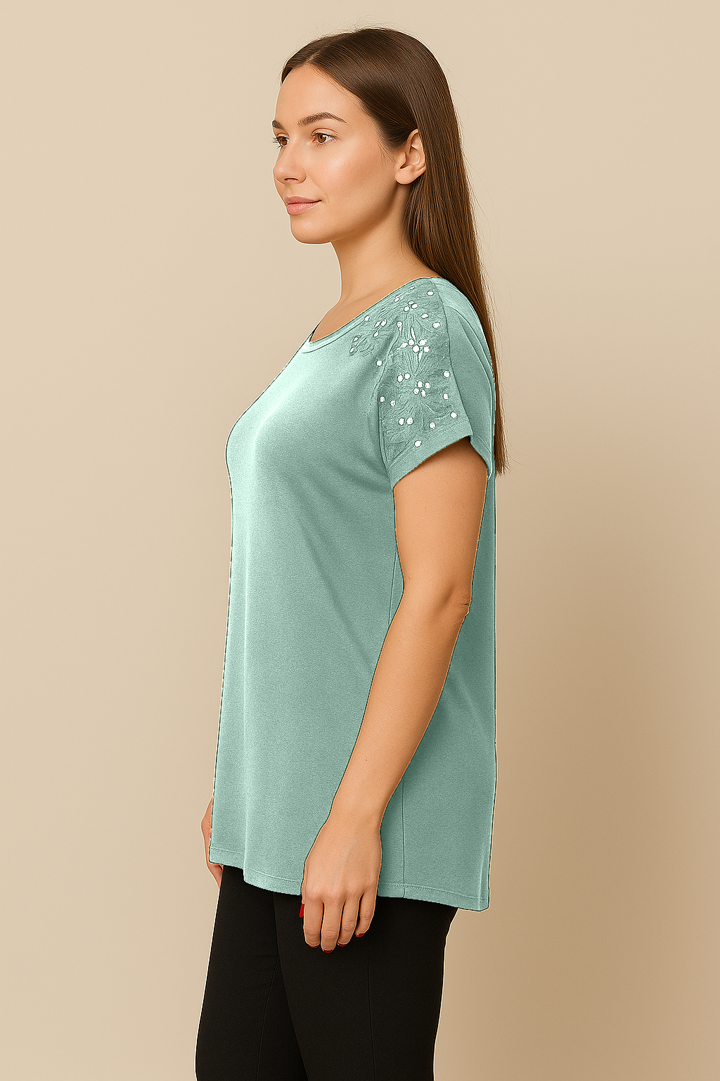 Maglia con ricamo e strass su spalle